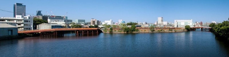 中川運河の北端 左が名古屋駅方面、右が堀川と繋がっている「松重閘門」